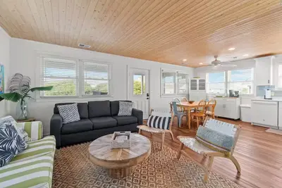 Image de Buzzin to the Beach - Updated, Ev Plug, Hot Tub & Dog Friendly