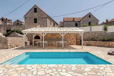 Image de Secluded stone villa with private pool on peaceful Solta Island
