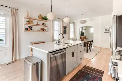 Image de Brady St Retreat - Modern and open home with fully fenced yard