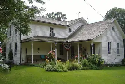 Image de Rubicon farmhouse minutes from Erin Hills Golf course, Holy Hill, & Bowery Barn