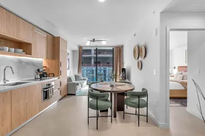 Image de Modern Chic 1br Downtown | Rooftop Pool & Views