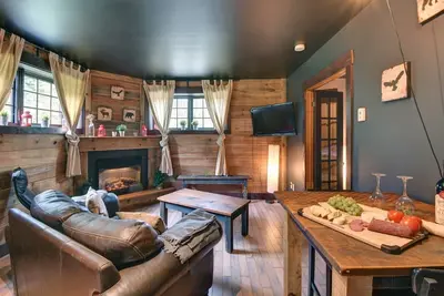 Image de Loft idéal pour un couple. 9km du casino 5km Nordik spa Nature 6km Parc Gatineau