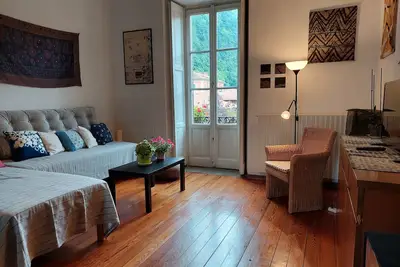 Image de The house on the harbor, Major: central, partial lake view, parchegggio