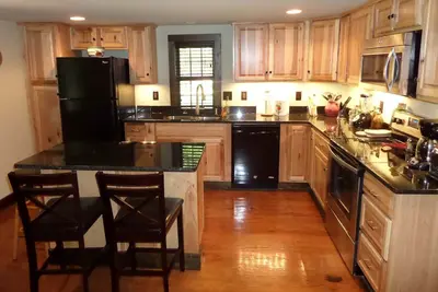 Image de Remote | historic cabin | renovated | Fire pit.