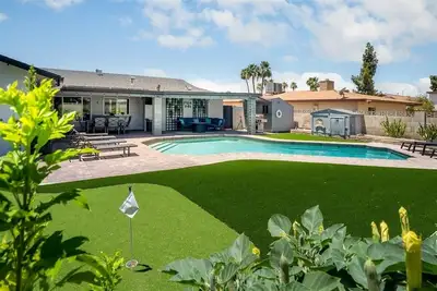 Image de Desert Oasis 4-bedroom house w/ pool near shopping, Spring Training & more!