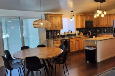 Image de Pinewood Place. Hot tub. King Bed. Sleeps 9