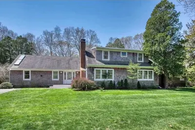 Image de Spacious 5-Br 4-Bath Pool in East Hamptons