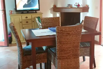 Image de Very close to the Cinta beach house with large lawn garden.