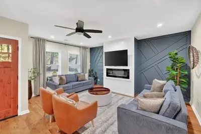 Image de Grove Park Haven Sleeps 12, Large Backyard