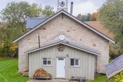 Image de Historic 1873 Schoolhouse Retreat, West Grey