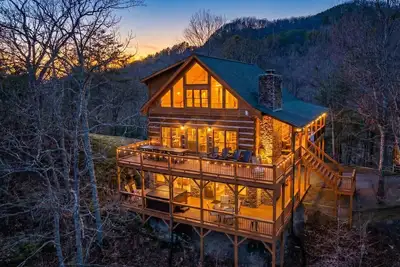 Image de Mountain Top Getaway: Hot Tub, Grill, Games & Pool