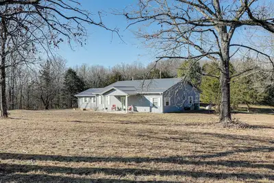 Image de 3 Mi to Bull Shoals Lake: Peaceful Escape w/ Patio