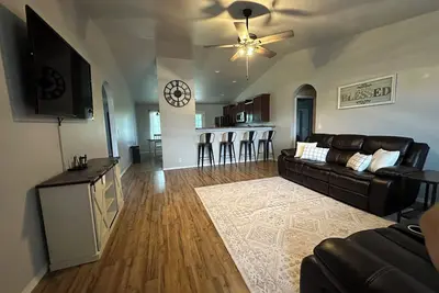 Image de The Cozy Corner • Spacious 3br w/ Firepit