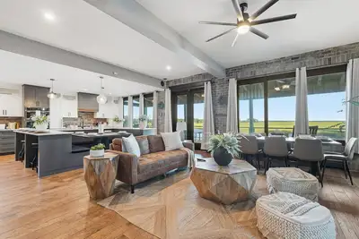 Image de Riverfront Retreat- 4br 3. 5ba w/Pool, Dock & Kayaks, Sleeps 14-Close To Savannah