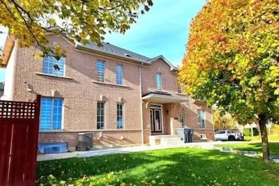 Image de Luxury 4br Family Home, Private Fenced Yard, Near Toronto & Pearson
