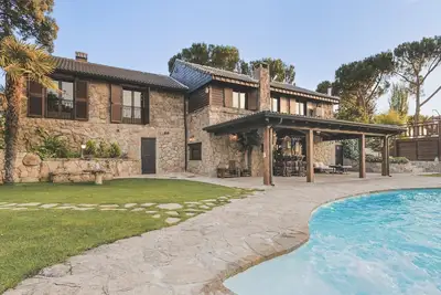 Image de Villa Oasis Madrid   Luxurious villa with spa, cinema, and swimming pool