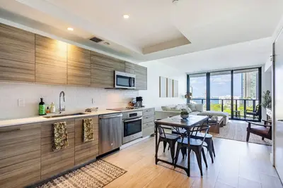 Image de High Rise Condo Water Views Walker's Paradise