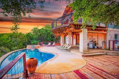Image de Hill Country Retreat•Hot Tub, Weddings, Sleeps 14!