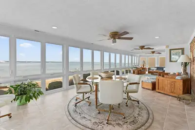 Image de 4br Riverfront Retreat with Private River Access