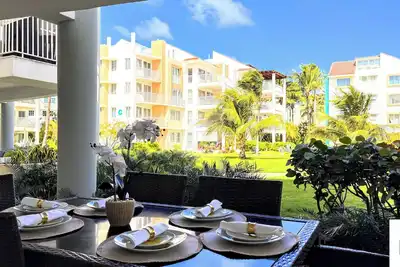 Image de Nurturing Beach-front Complex Fun Pools Dine Shop
