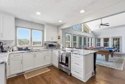 Image de The Goldeneye Getaway with Dock!