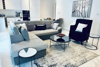 Image de Spacious 2br at Stella Place Pool Gym And Parking