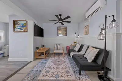 Image de Coastal retreat w/ beach steps Ocean View Beach