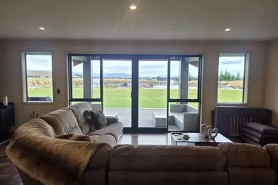 Image de West Manor, mountain views