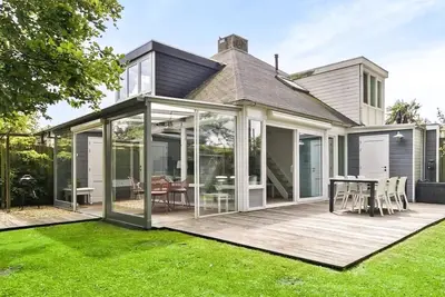 Image de Belle maison à Stavenisse avec piscine