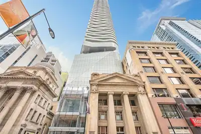 Image de Sun-Filled Trendy Historic Condo with Gym