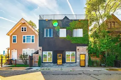 Image de Bright and Airy Home w/Stylish, Contemporary Touches