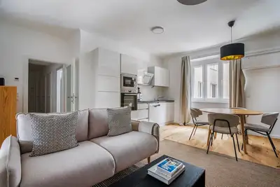 Image de Blueground | Wieden, washer/dryer, nr Karlskirche