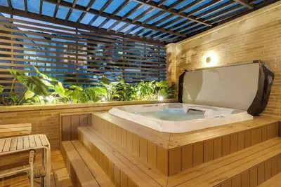 Deluxe 3-Bed • Jacuzzi Terrace • A+ Granada | 404