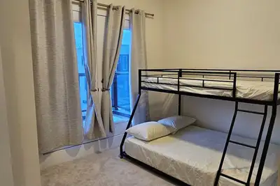 Image de Cozy Vaughan Retreat | Sleeps 9 | Near Wonderland, theater & Shops