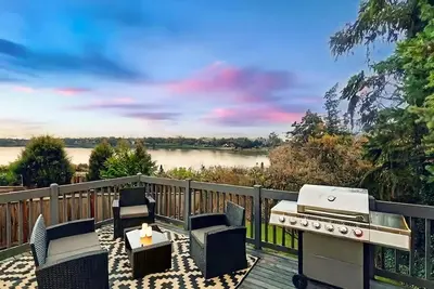 Image de Lake View Cottage House 4bd2ba with Detached Modern Studio 1bd1ba