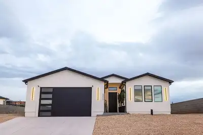 Image de The Mustang Collection 55 Newly Built Desert Retreat