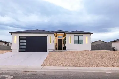 Image de The Mustang Collection 49 Newly Built Desert Retreat