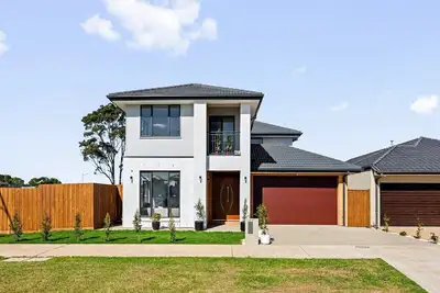 Image de Spacious Private 4br Upper Floor•Sleeps 8•Spa•Free Parking