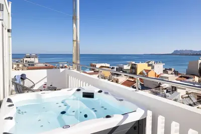 Image de -Superior Maisonette Jacuzzi & Private Parking - Koum Kapi Mare Seaside