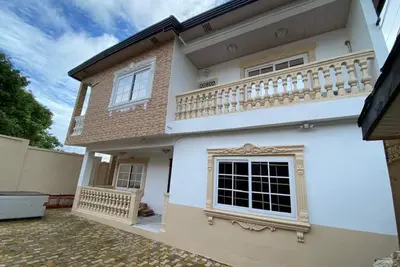 Image de 9 Bdrm luxury at Secluded Estate with Free 24/7 Solar. No more electricity cost