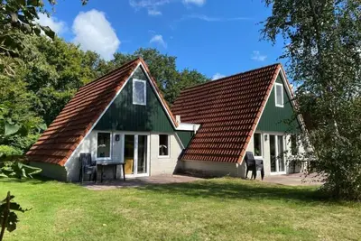 Image de Modern family home for 10 people with 5 bedrooms, 2 bathrooms (one with sunshower), and a spacious garden on the edge of the forest at Holiday Park 't Hooge Holt.