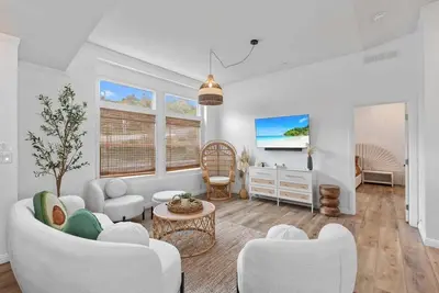 Image de Avocado Akres Awaits – Wedding Escape Near Monserate Winery