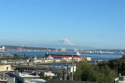 Image de Perch - Modern Seattle View Home w/ Rooftop Deck & Parking