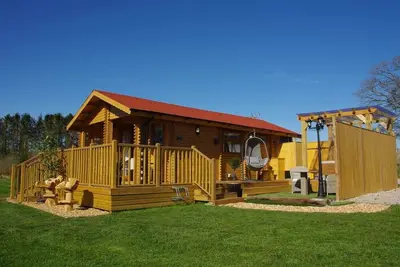 Image de The Balmoral Studio Lodge – Private Hot Tub & On-Site Carp Fishing 🎣🛁