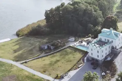 Image de Villa Strandliv invites you to experience an extraordinary stay in a one-of-a-kind residence.