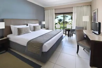 Image de Laid-Back Resort Stay with Water Slides, Pools & Endless Entertainment