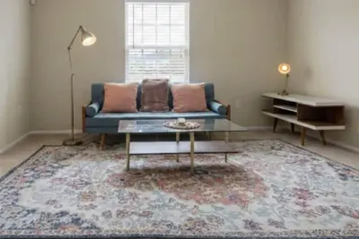 Image de Charming 3 bed, 1 bath home with new furniture