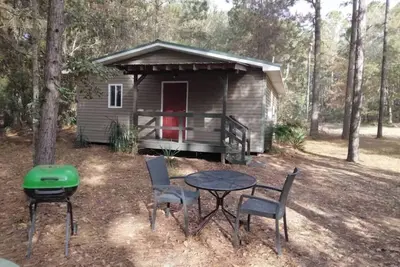 Image de Peaceful, family-friendly 2 bdrm cabin with lake access and recreation options