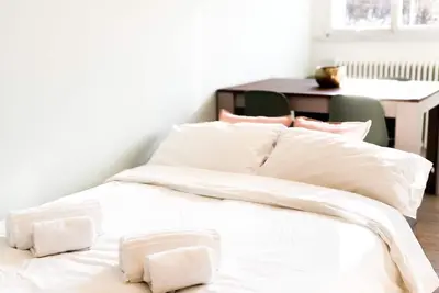 Image de Newly renovated apartment, located in the lively Bicocca area, right in front of the Arcimboldi Theatre, which offers shows and concerts throughout the year. The location is ideal: a stone's throw from the Greco train stop, from which you can reach the