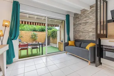 Image de Villa tout confort climatisée, à pied de la plage avec terrasse et parking privé